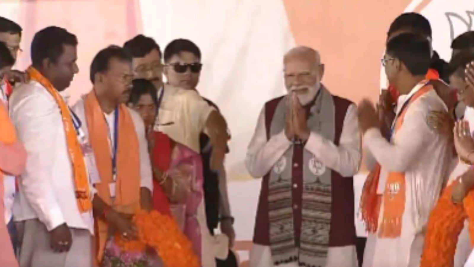 'Wind Of Change In Bengal': PM Modi Urges First-Time Voters To 'Root Out' TMC Govt