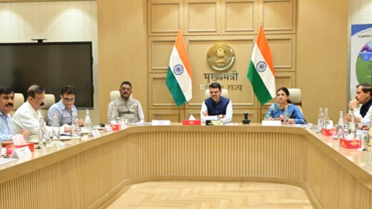 Fadnavis Pushes Fast-Track Rollout Of 53 Automated Vehicle Testing Centres In Maharashtra