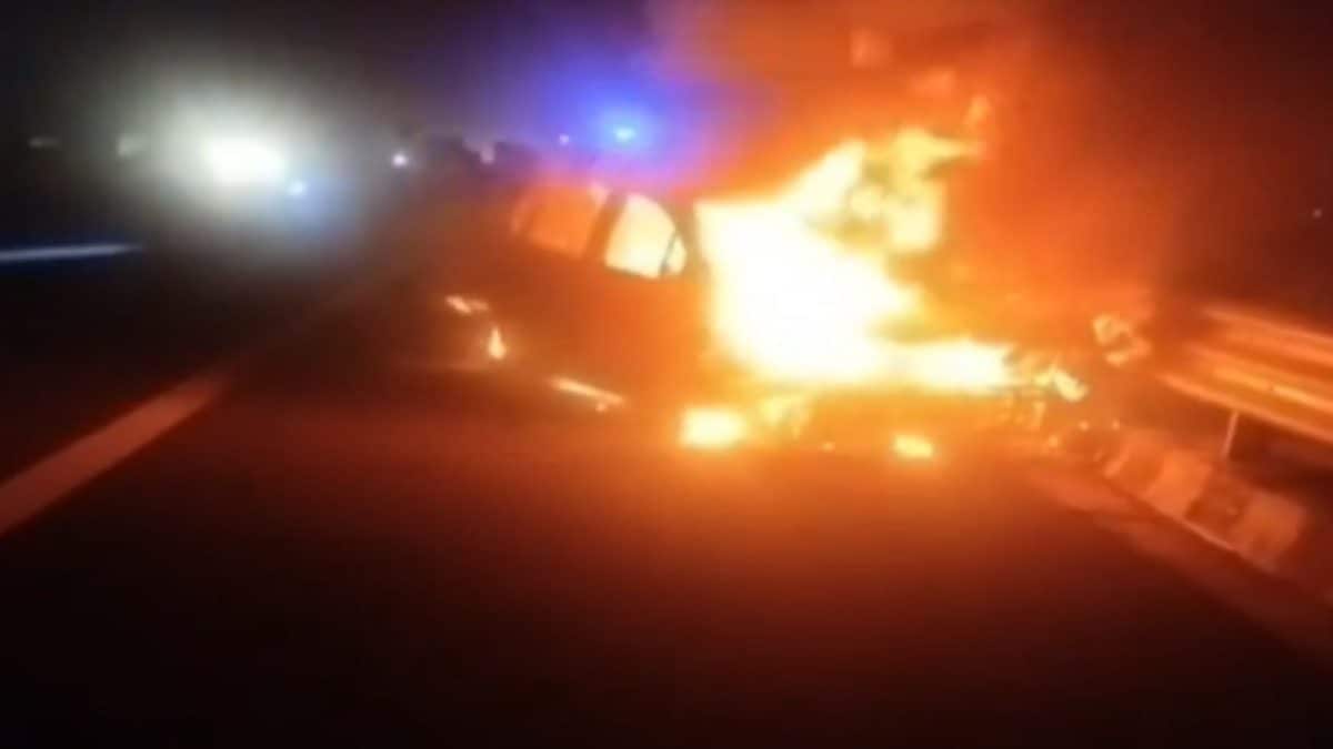 Five Burnt Alive As Moving Car Catches Fire On Delhi–Mumbai Expressway ...
