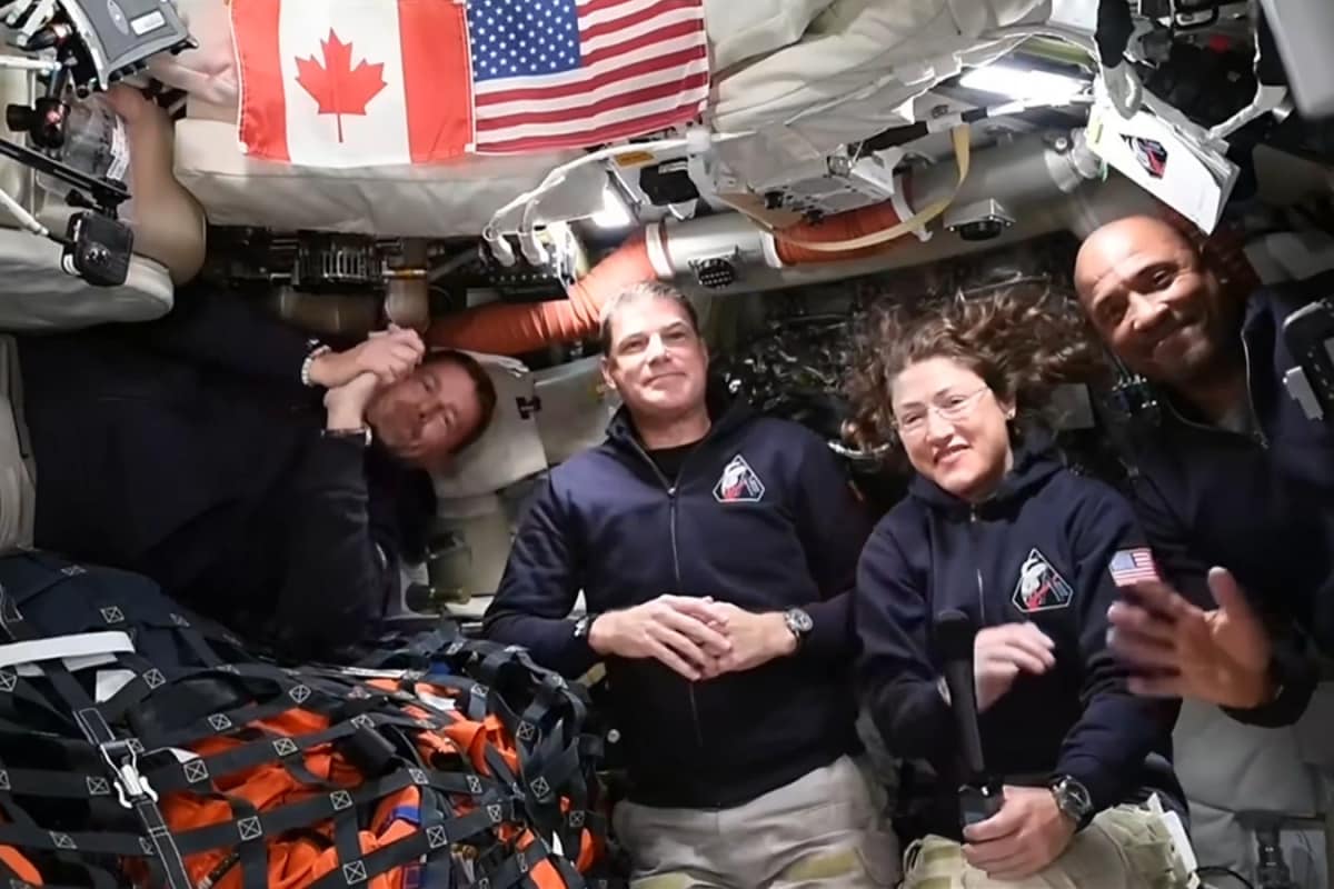 'Frozen Surprises': Halfway To Moon, NASA's Artemis II Crew Faces Toilet Glitch | Netizens React