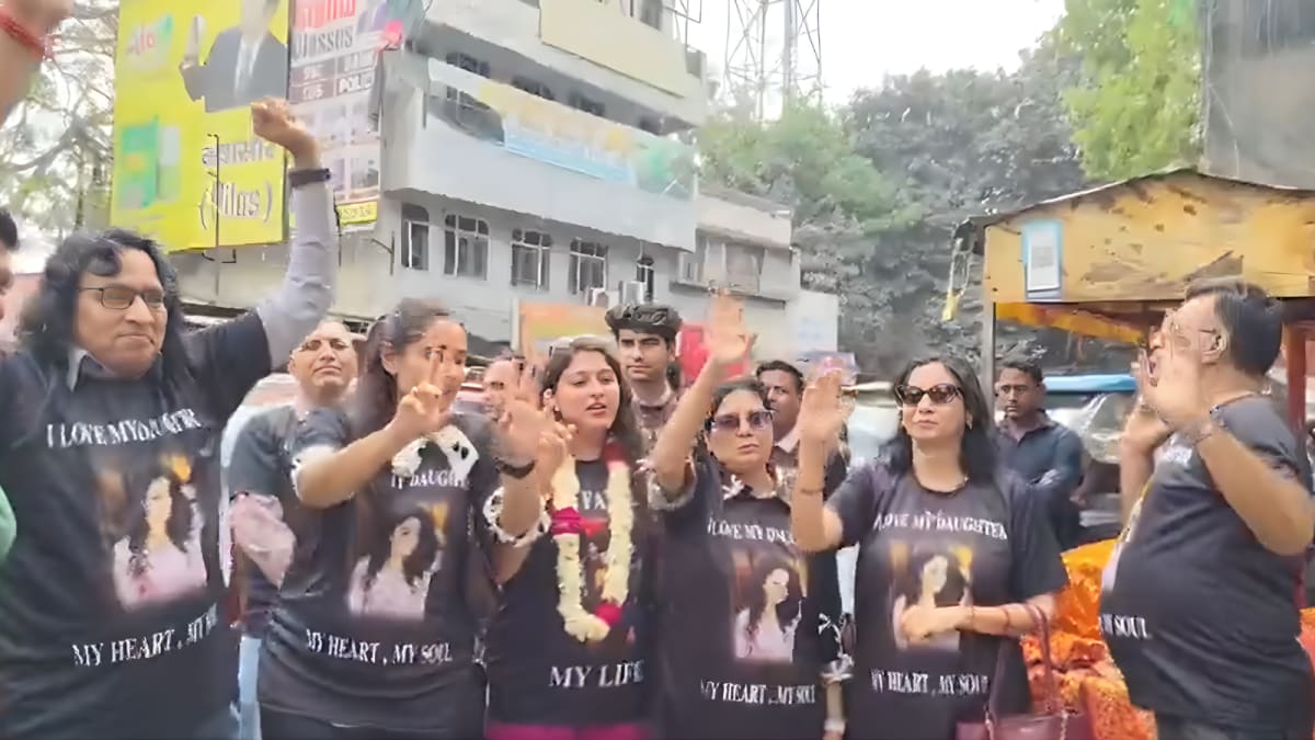 Meerut Father Celebrates Daughter’s Divorce Outside Court, Netizens Call It A Powerful Blow To Social StigmaMeerut father Dr Gyanendra Sharma celebrates daughter Pranita divorce with drums and sweets, challenging stigma and sparking debate on support and dignity