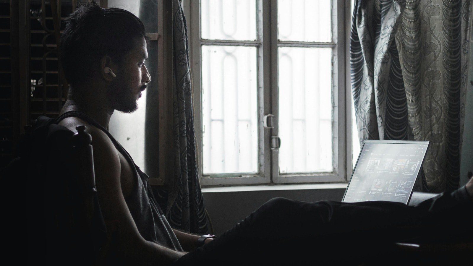 What if working fewer days suddenly became a need, not a choice? Around the world, a quiet shift is happening. Many countries are changing work routines as fuel costs rise and travel becomes difficult, pushing people to rethink daily office life. 