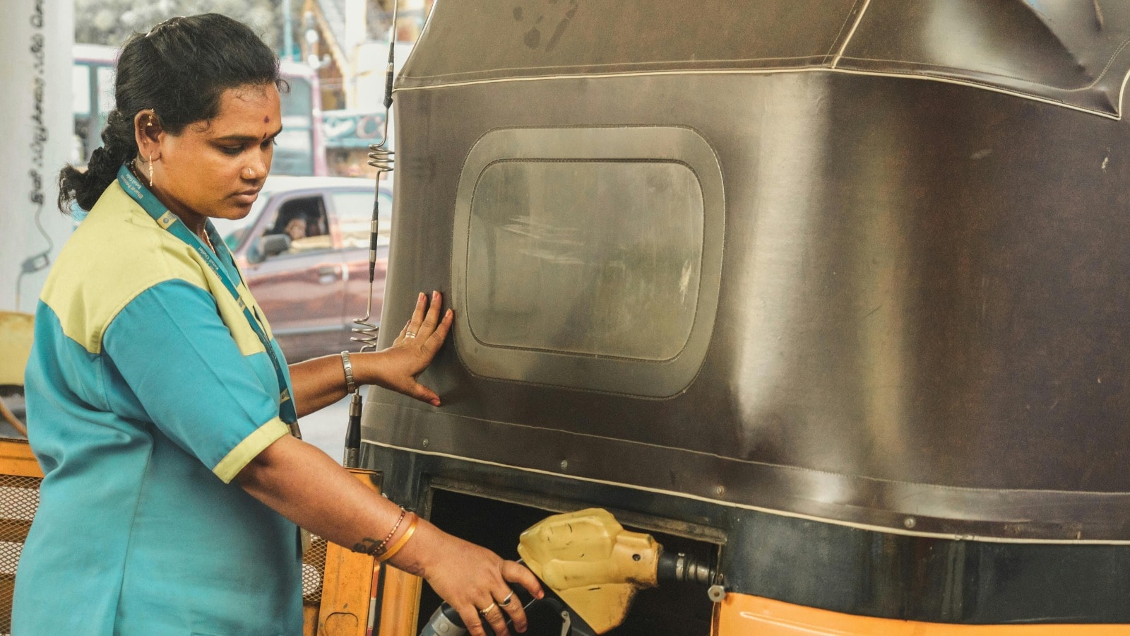 This shift feels similar to the changes seen during the COVID-19 lockdowns between 2020 and 2022. Back then, people stayed home due to health risks. Now, rising fuel prices and limited supply are forcing similar changes in how people work.