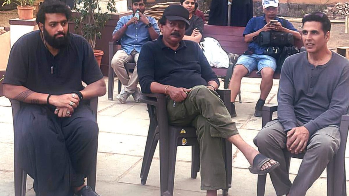 Poster of Bhooth Bangla showing Akshay Kumar and the spooky mansion