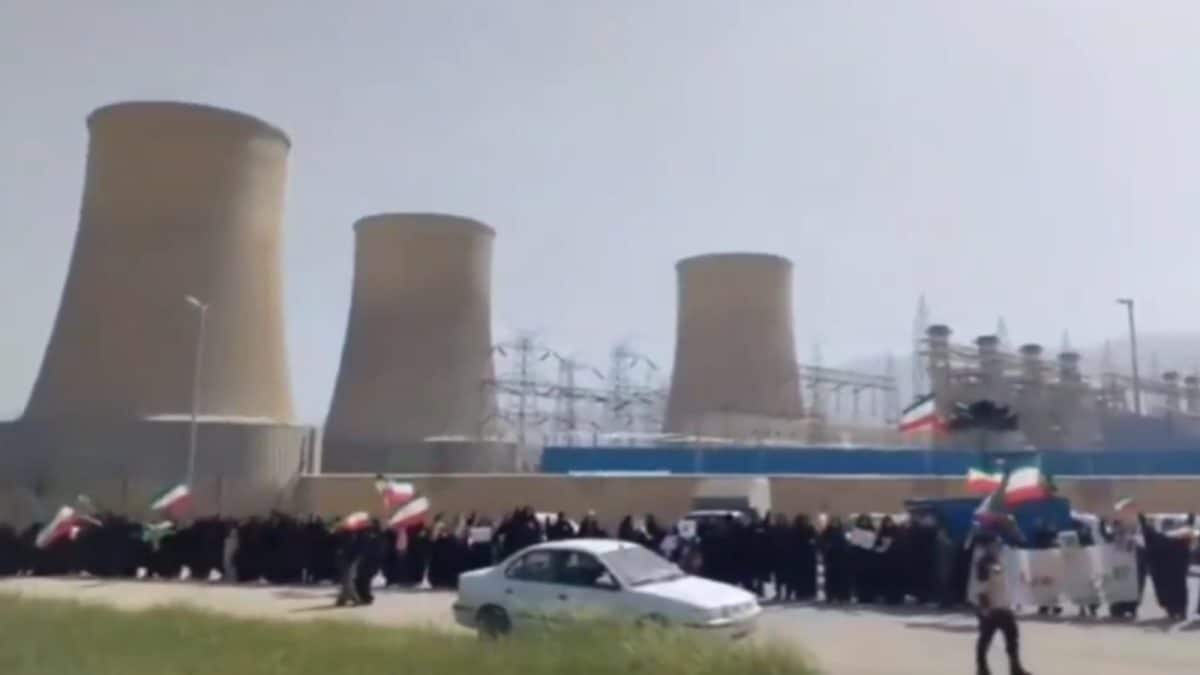 Thousands Form Human Shields Across Iran's Power Plants, Bridges As Trump's Strike Deadline Nears