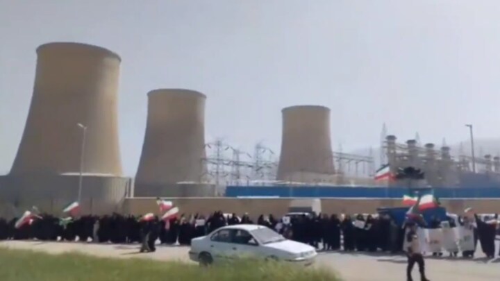 Thousands Form Human Shields Across Iran's Power Plants, Bridges As Donald Trump’s Strike Deadline Nears