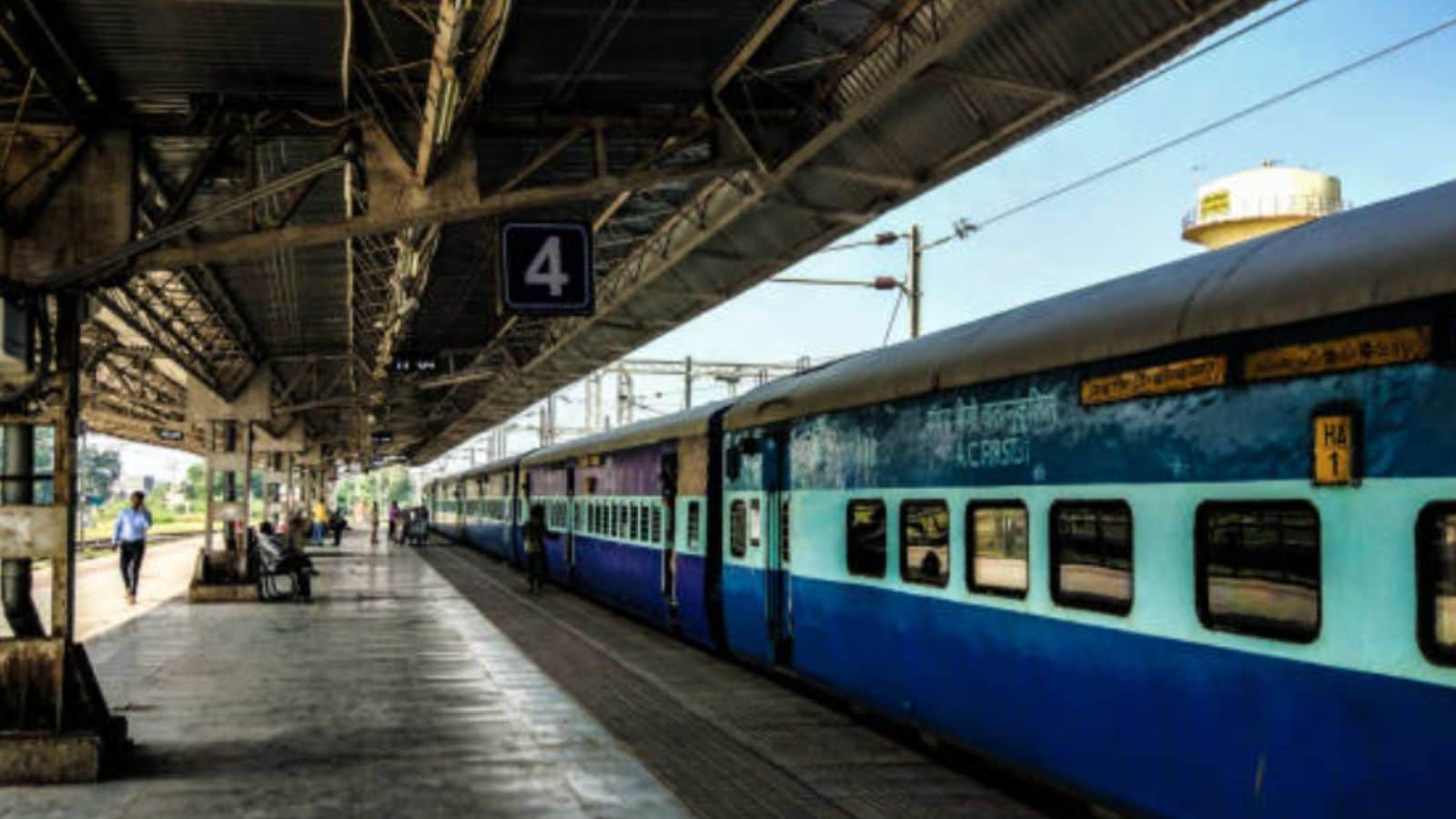 How Platform Ticket Works As Travel ProofA platform ticket is not just an entry pass—it also acts as proof of your boarding station. The TTE uses this to calculate your fare from that station to your final destination. Once you pay, the TTE will issue a valid receipt, making your journey legal under railway rules. 