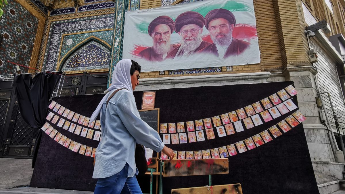 Trump Issues Fresh Ultimatum To Iran As Abbas Araghchi Returns To Pakistan | Top Updates