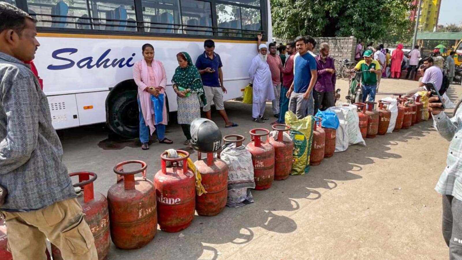 The government has increased the sale and availability of small 5-kg LPG cylinders across the country, allowing consumers to purchase them easily at authorised distributorships by providing a valid identity proof.