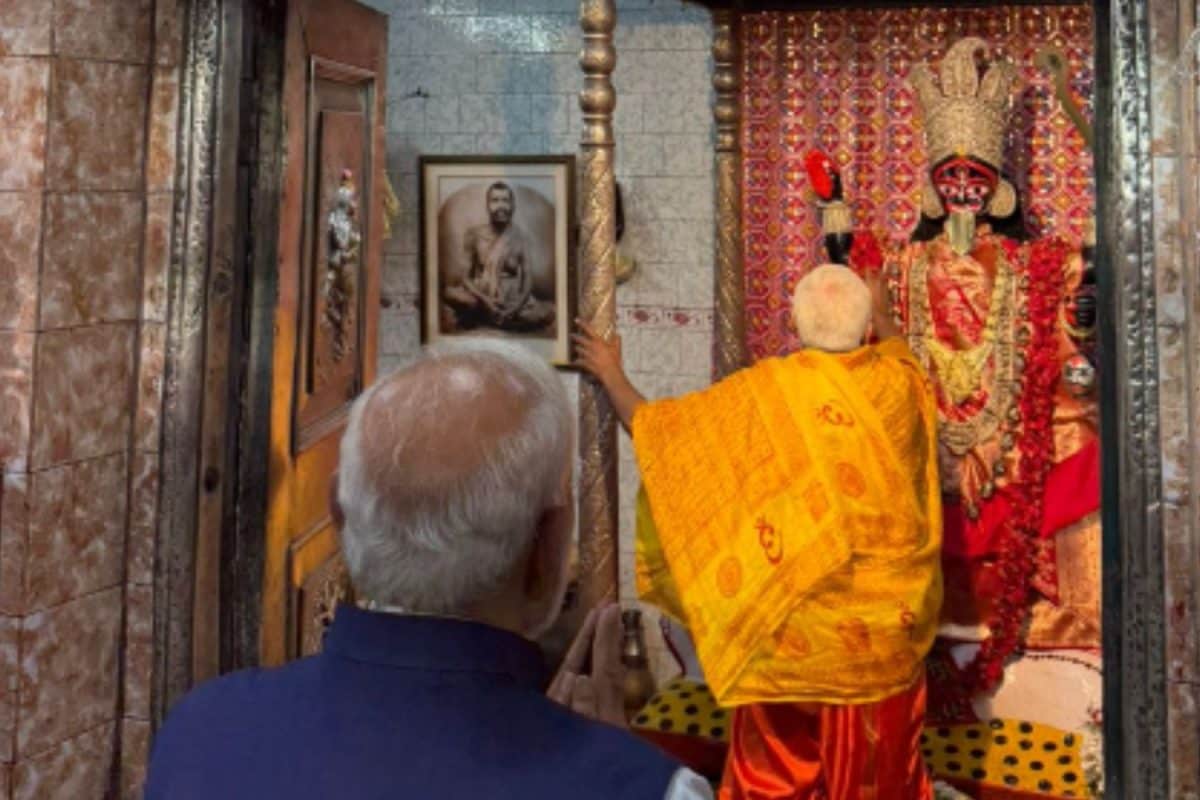 PM Modi Visits Kolkata Kalibari Known For Non-Veg Prasad Amid TMC ‘Meat, Fish Ban’ Claims