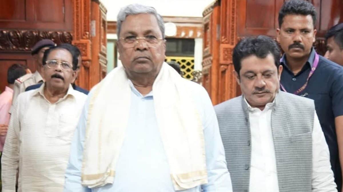 Karnataka Congress Turmoil: Siddaramaiah Heads To Delhi, Loyalists’ Ouster Sparks ‘Helpless CM’ Buzz