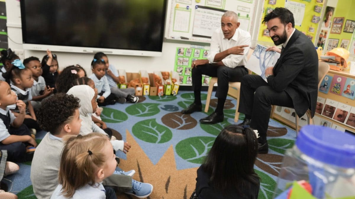 Obama Joins NYC Mayor Mamdani For 'Wheels On The Bus' Nursery Rhyme With Preschoolers | Watch
