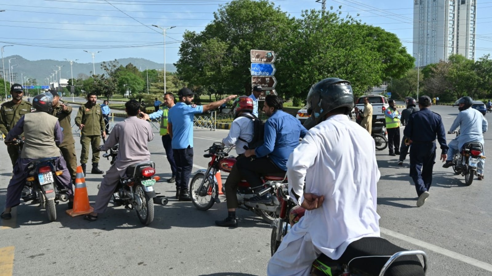 'Can’t Cover Our Expenses': The Real Crisis Driving Pakistan's Iran Peace Push