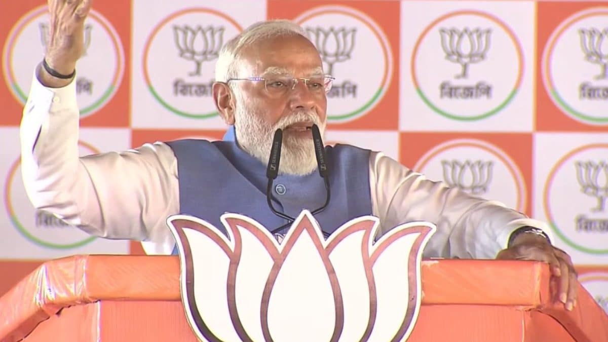 Modi Blasts TMC Over ‘Loot and Lies’, Vows Women’s Empowerment in Bengal