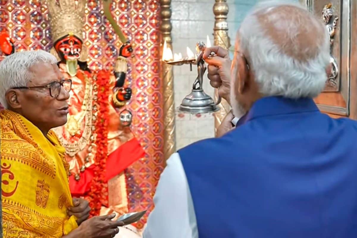 PM Modi Visits Kolkata Kalibari Known For Non-Veg Prasad Amid TMC ‘Meat, Fish Ban’ Claims