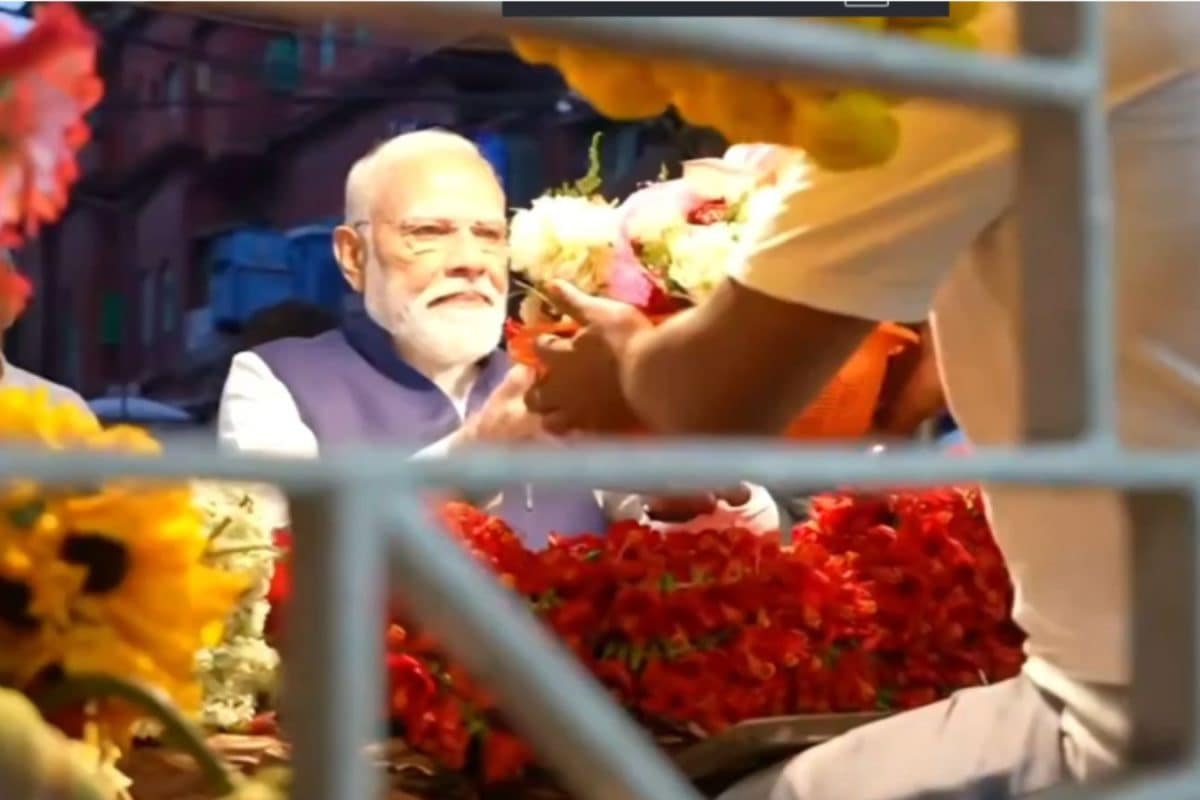PM Modi Visits Kolkata Kalibari Known For Non-Veg Prasad Amid TMC ‘Meat, Fish Ban’ Claims