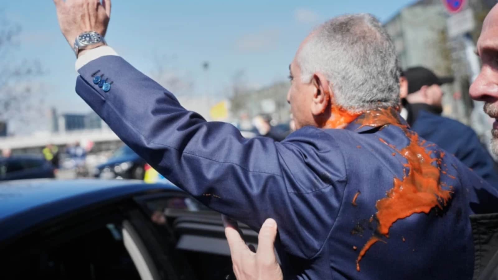 Iranian Activist Throws Paint At Exiled Crown Prince Reza Pahlavi In Berlin | Video