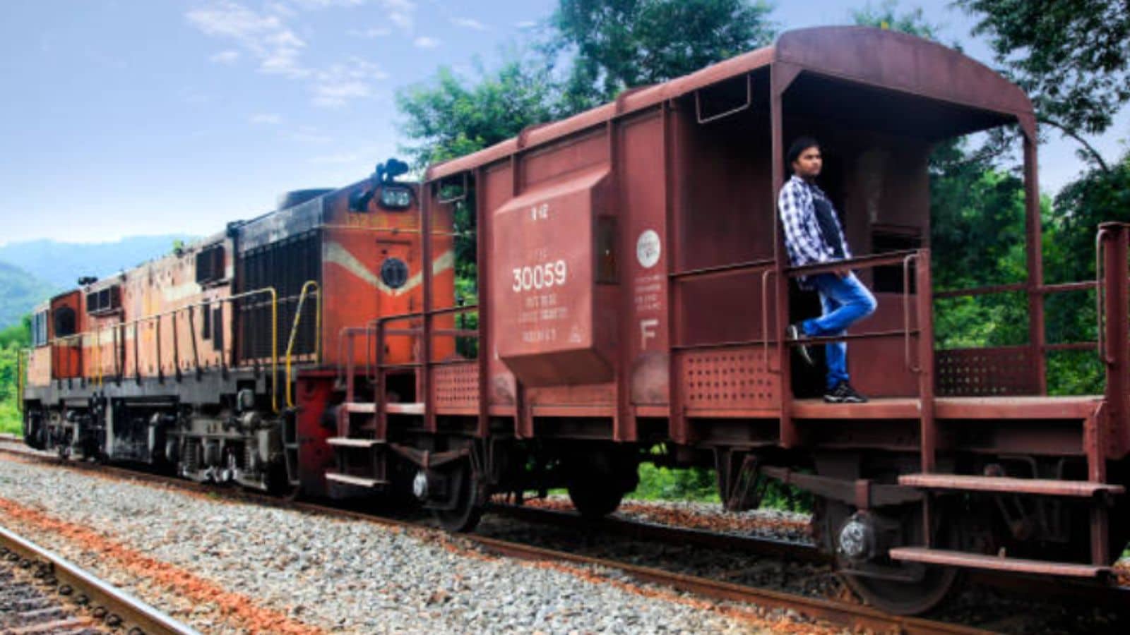 The train journey from Visakhapatnam to Araku Valley is one of the most scenic routes in the Eastern Ghats. Covering around 115 kilometres, the route takes passengers through coffee plantations, rolling hills and misty landscapes. Along the way, the train passes through more than 50 tunnels and crosses several bridges, offering stunning views of the Ananthagiri Hills.