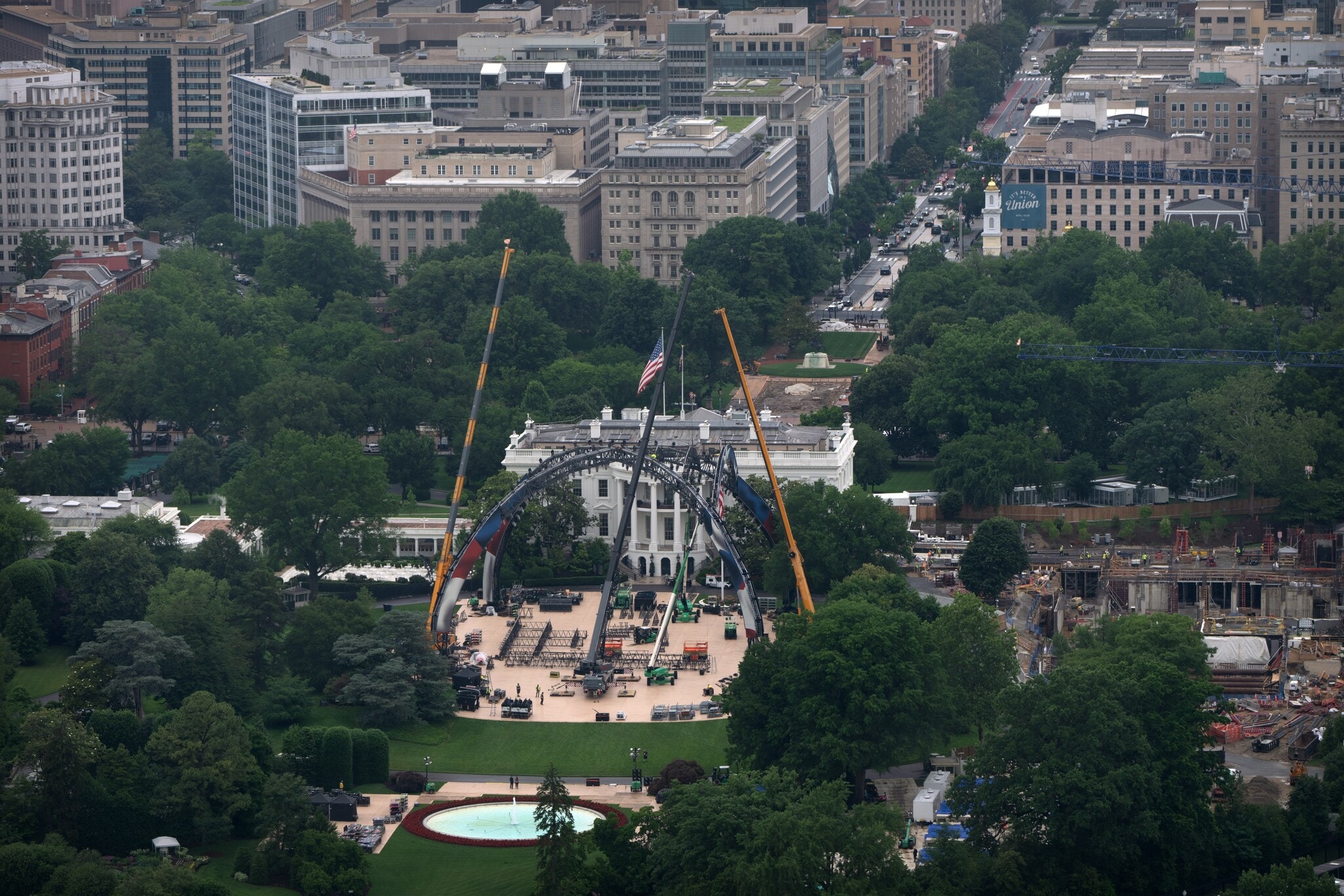 White House Turns Into UFC Arena Ahead Of America’s 250th Anniversary Celebrations | PHOTOS