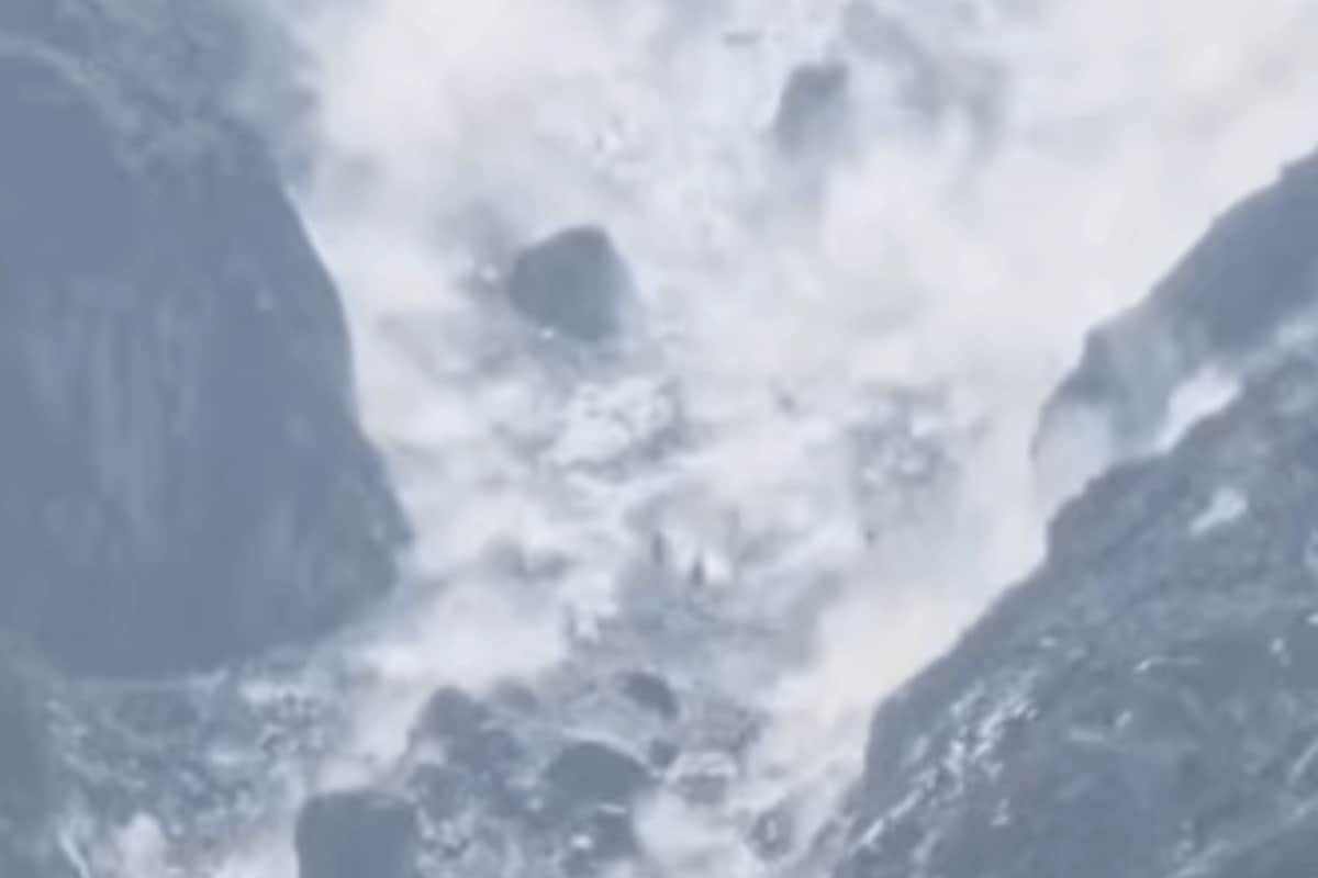 Avalanche Strikes Kanchan Ganga Near Badrinath Shrine In Uttarakhand | Video