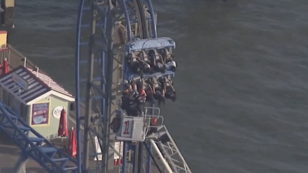 Nightmare Ride: 8 Students Left Dangling Mid-Air For Hours After Texas Rollercoaster Gets Stuck | Video