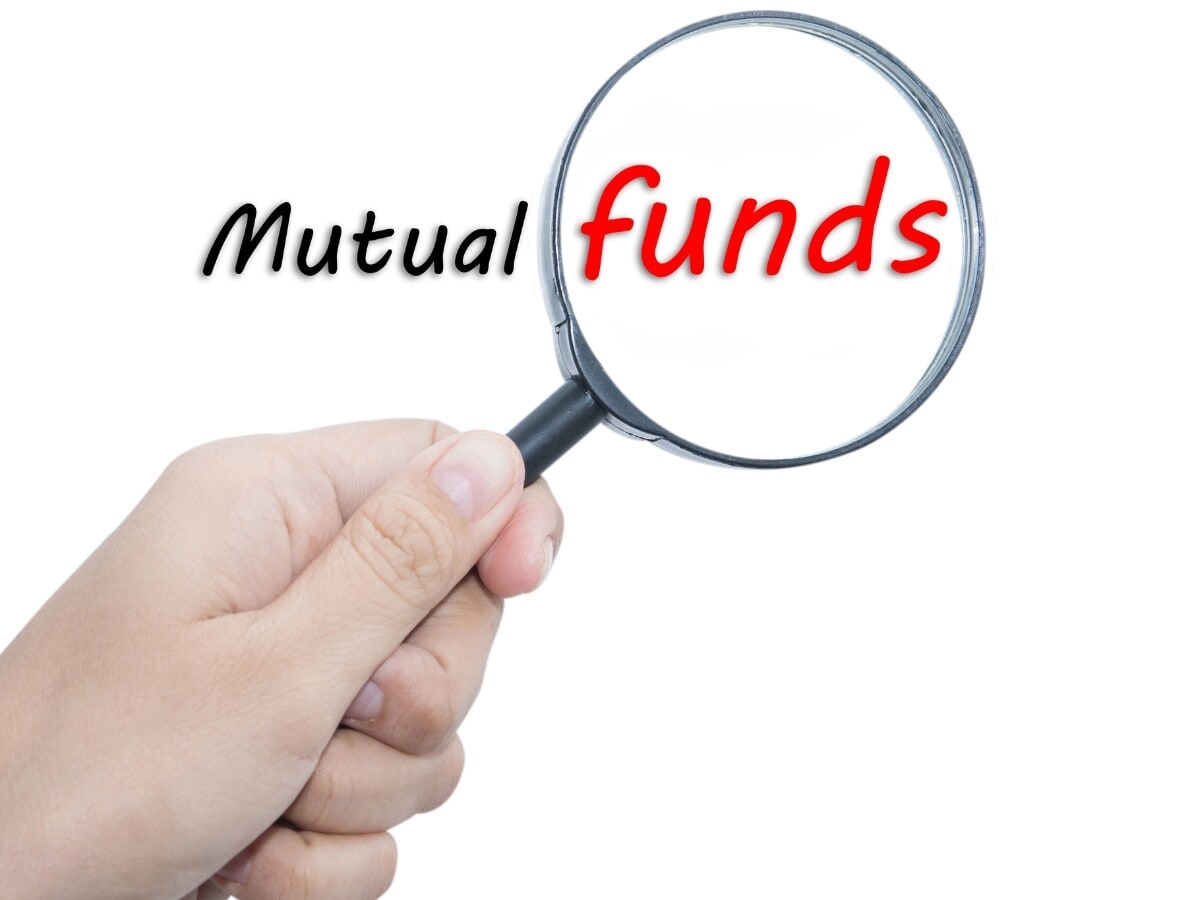 mutual funds India, SIP investment guide, what is mutual fund explained, beginner investing India, best mutual funds for beginners, how mutual funds work, equity vs debt funds India, మ్యూచువల్ ఫండ్ అంటే ఏమిటి, మ్యూచువల్ ఫండ్ ఎలా పనిచేస్తుంది, ఈక్విటీ ఫండ్స్, మ్యూచువల్ ఫండ్‌లో ఎలా ఇన్వెస్ట్ చేయాలి, మ్యూచువల్ ఫండ్ టిప్స్