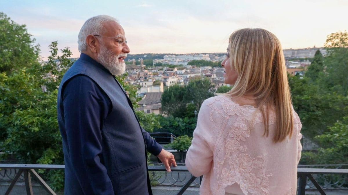 Melo-Di Moment: PM Modi's Tourist-Coded Pictures With Italian PM Meloni Go Viral | See Pics