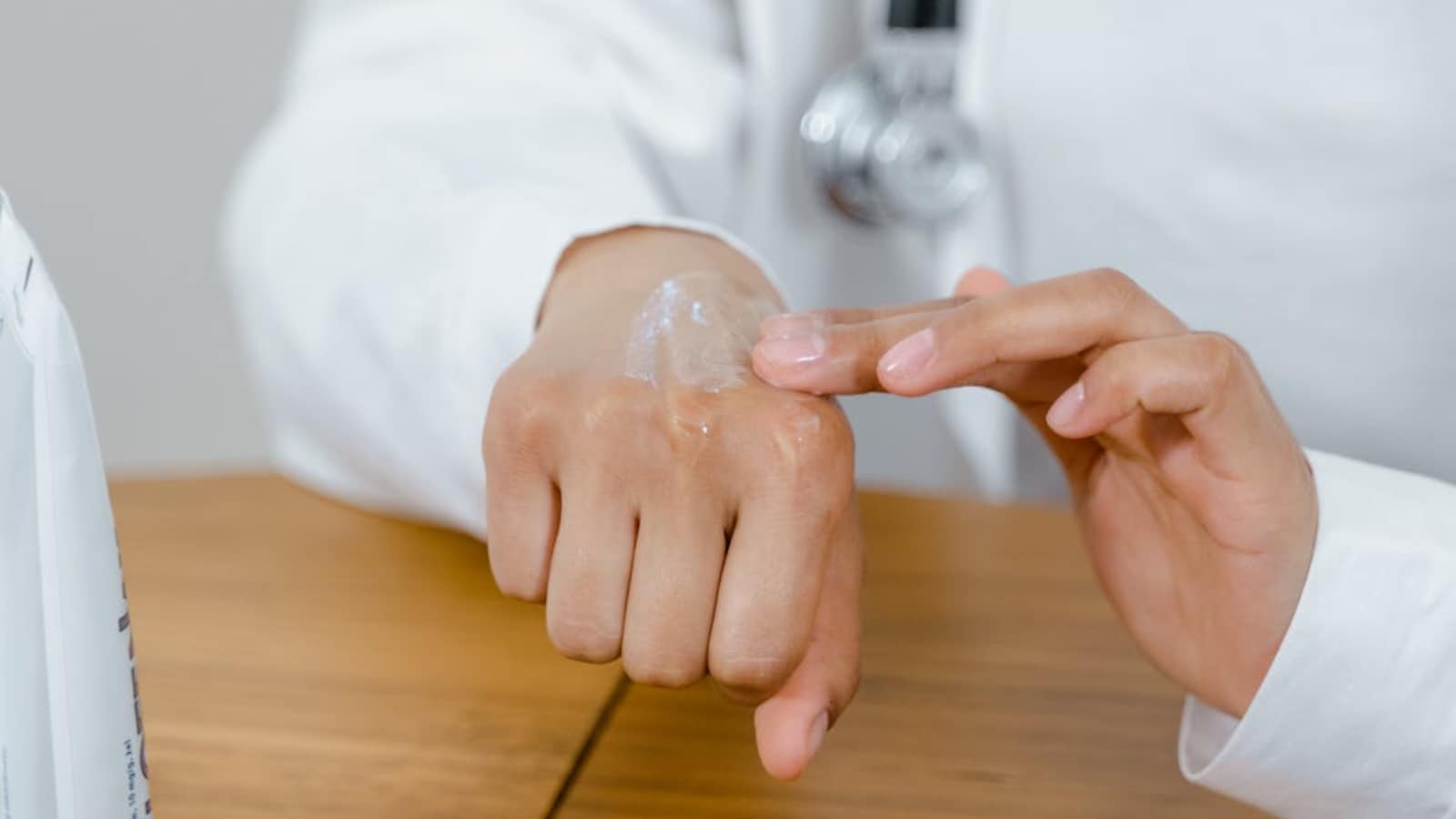 5 Simple Tricks To Detect Fake Skincare Products