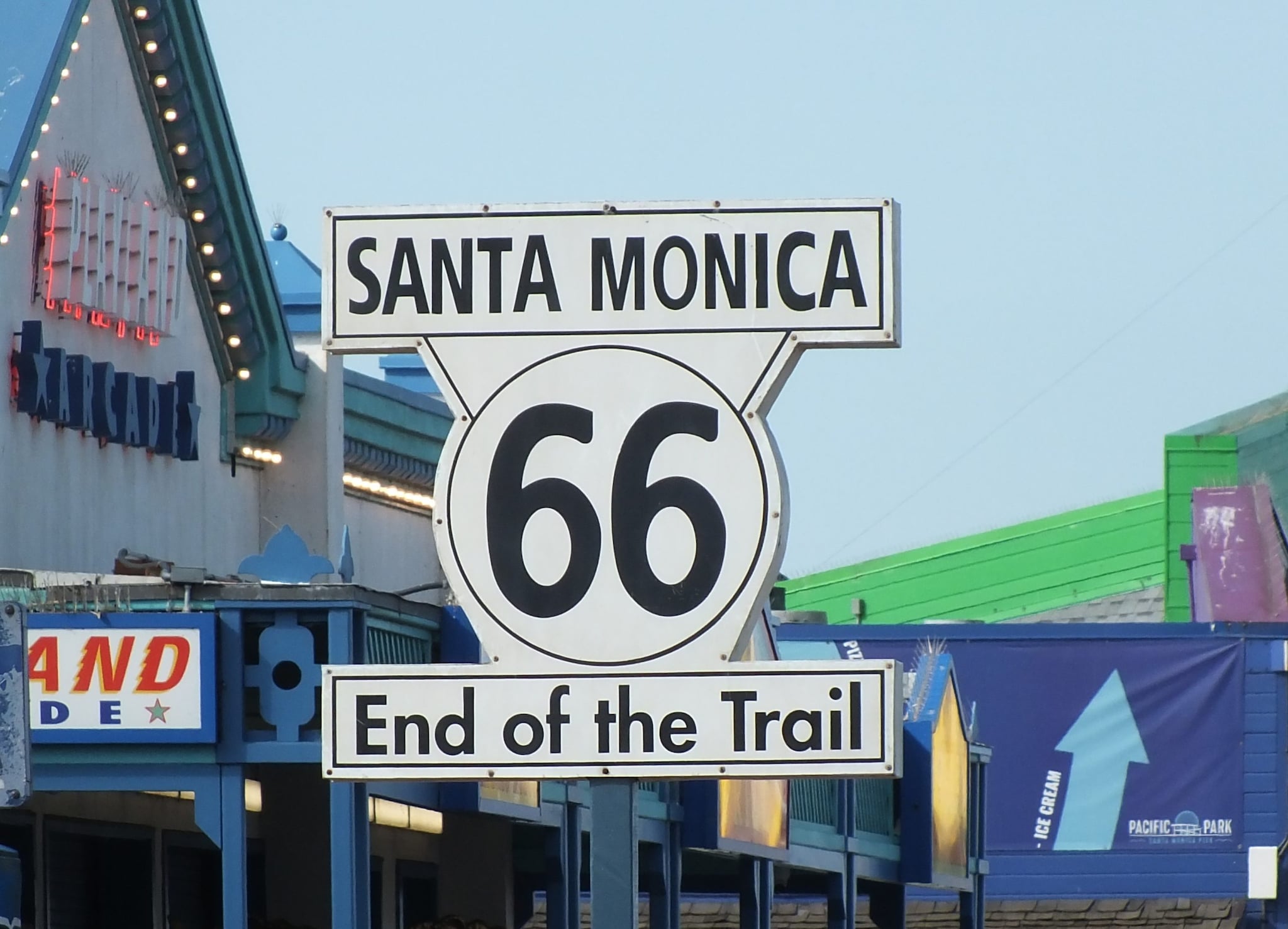 8. The Road Inspired A Famous SongThe jazz standard "(Get Your Kicks on) Route 66" helped turn the highway into a cultural icon.