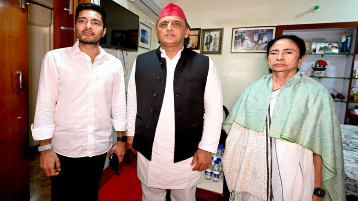 'Aap Haari Nahi Hain, Didi': Akhilesh Yadav Meets Mamata And Abhishek Banerjee After Bengal Shock
