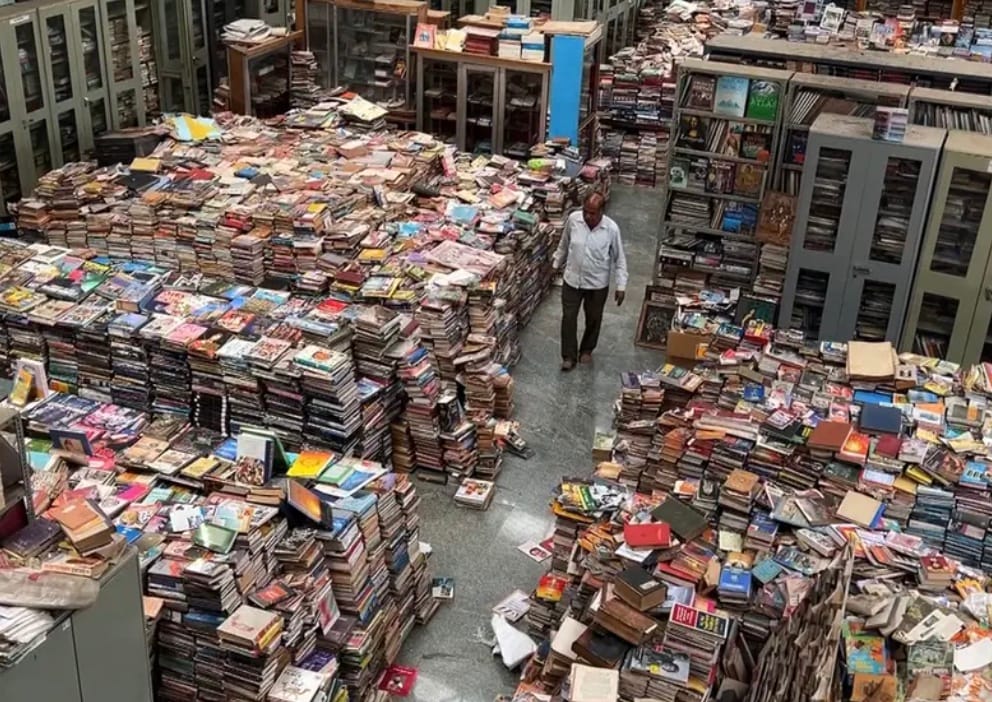 Anke Gowda, a 75-year-old former bus conductor has been conferred the Padma Shri Award, not for glamour or valor or power, but for turning his life’s savings into a sanctuary of stories. He founded Pustaka Mane, the “House of Books” in Haralahalli Village, Pandavapura taluk, Mandya district. Reportedkt, it is among the biggest library in the world with 20 lakh volumes. 
