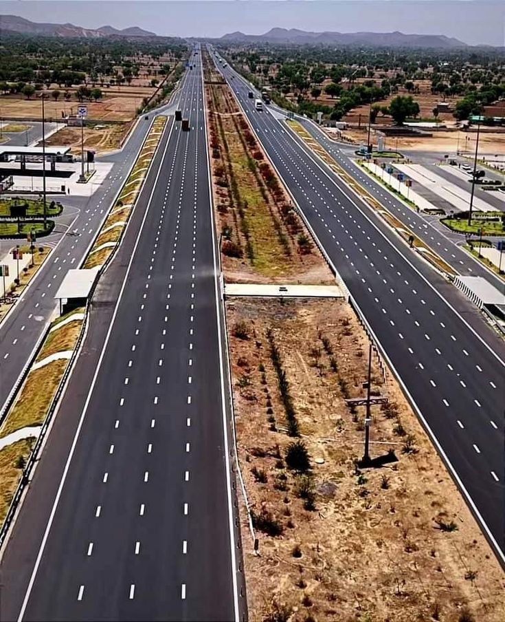 Delhi-Meerut Expressway: Perfect for NCR commuters and short distance commuters, this expressway has reduced travel time from 2.5 to 3 hours to around 45 minutes to 1 hour. It is one of the clearest examples of infrastructure that improves daily life.