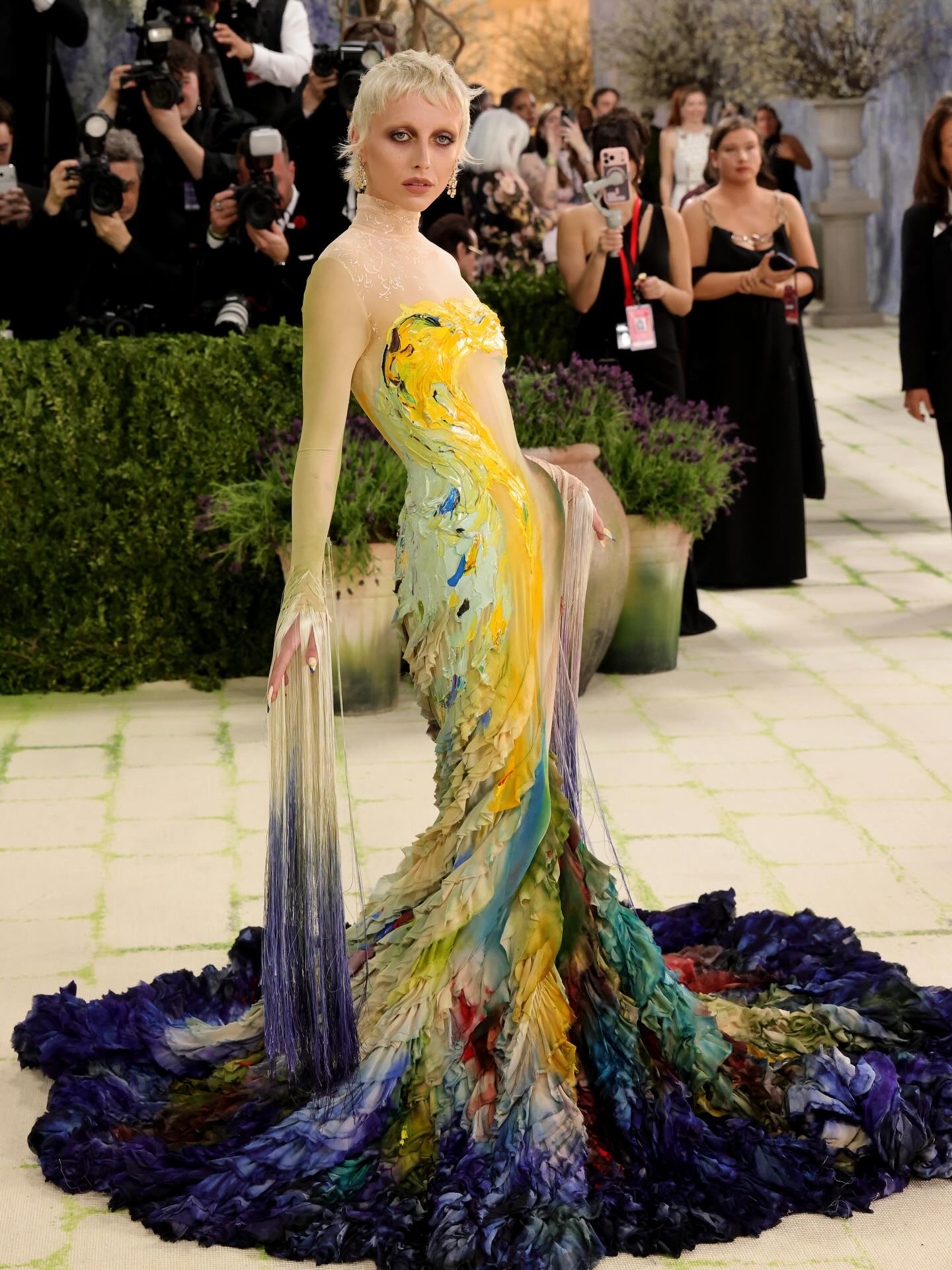 Emma Chamberlain hit the right notes in a colourful figure-hugging Mugler gown. 