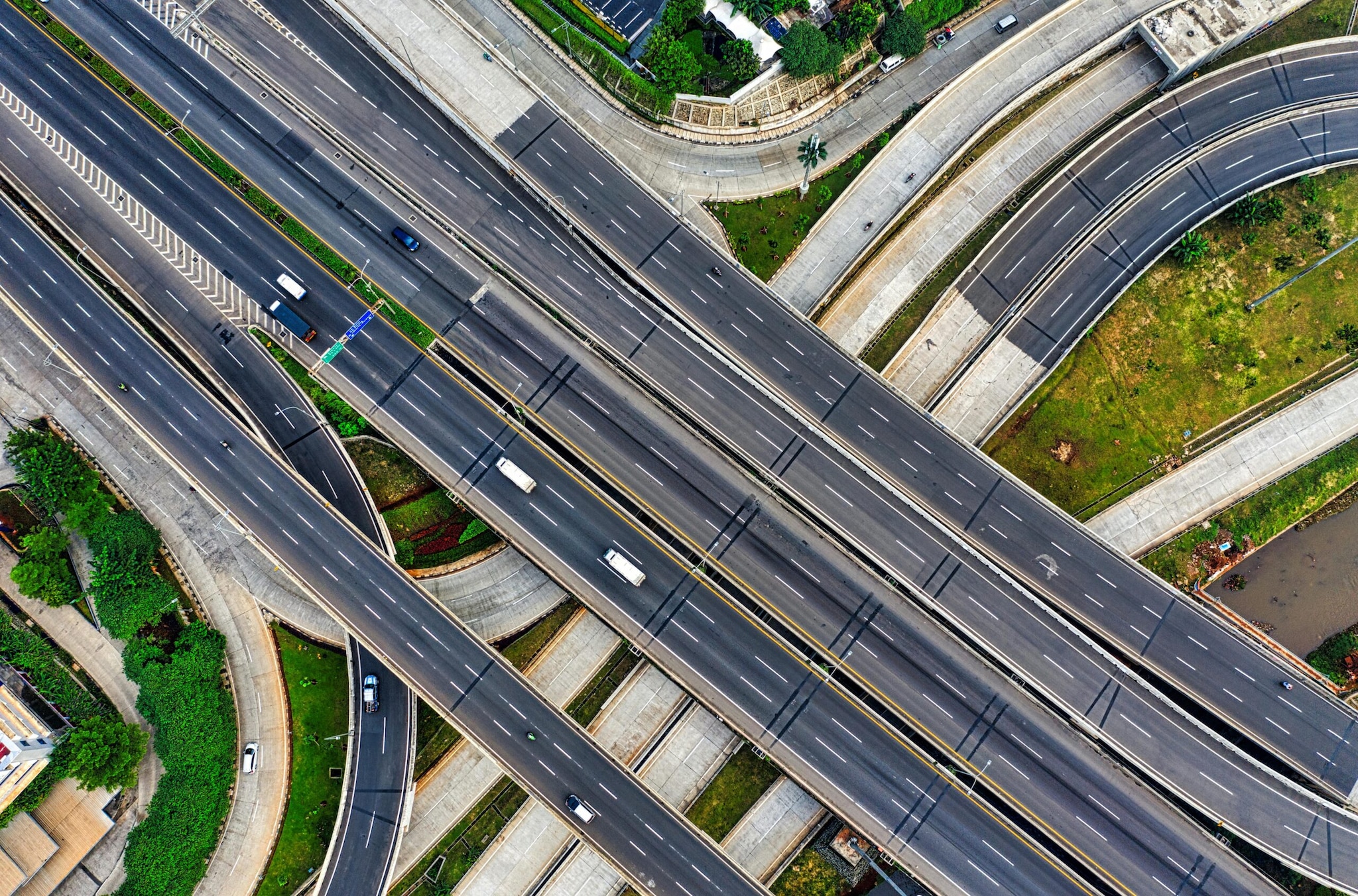 The expressway will feature a four-lane main route, while all major flyovers, bridges, and railway overbridges are being constructed as six-lane structures. Strategically placed exit ramps will ensure seamless connectivity for residents and travelers to neighboring towns. The entire Shamli-Gorakhpur corridor is slated to be fully operational by the end of 2030. (Representative Image: Pexels) The expressway will feature a four-lane main route, while all major flyovers, bridges, and railway overbridges are being constructed as six-lane structures. Strategically placed exit ramps will ensure seamless connectivity for residents and travelers to neighboring towns. The entire Shamli-Gorakhpur corridor is slated to be fully operational by the end of 2030. (Representative Image: Pexels)