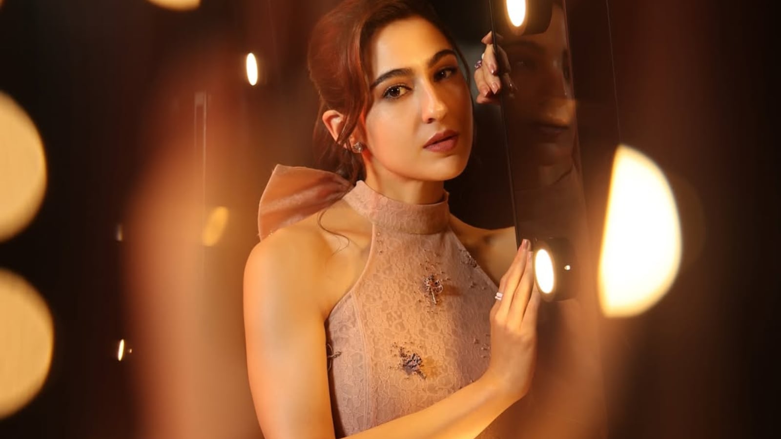 sara ali khan golden dress Sara Ali Khan In Curio main image 1