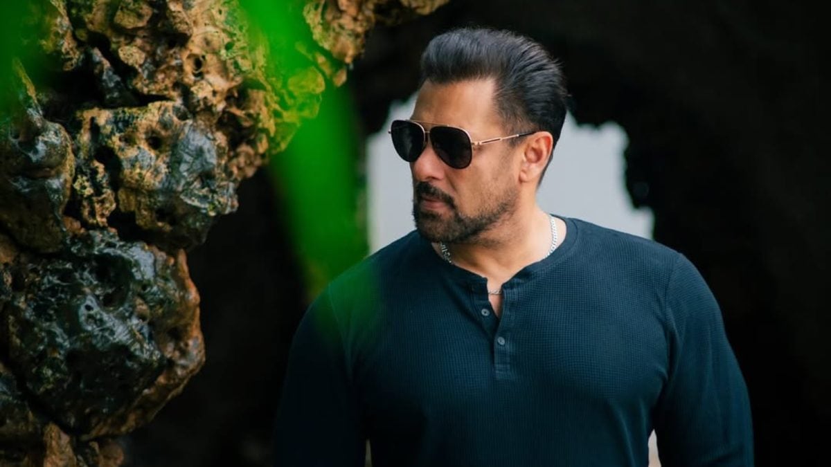 Salman Khan's Giant Posters Steal The Show At 7 Dogs Egypt Premiere Despite His Brief Cameo