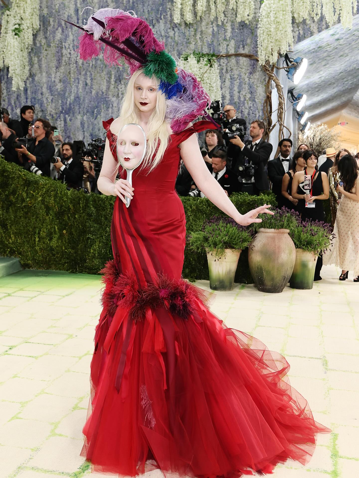 Gwendoline Christie cut a statuesque figure in a Giles Deacon red mermaid-style gown. 