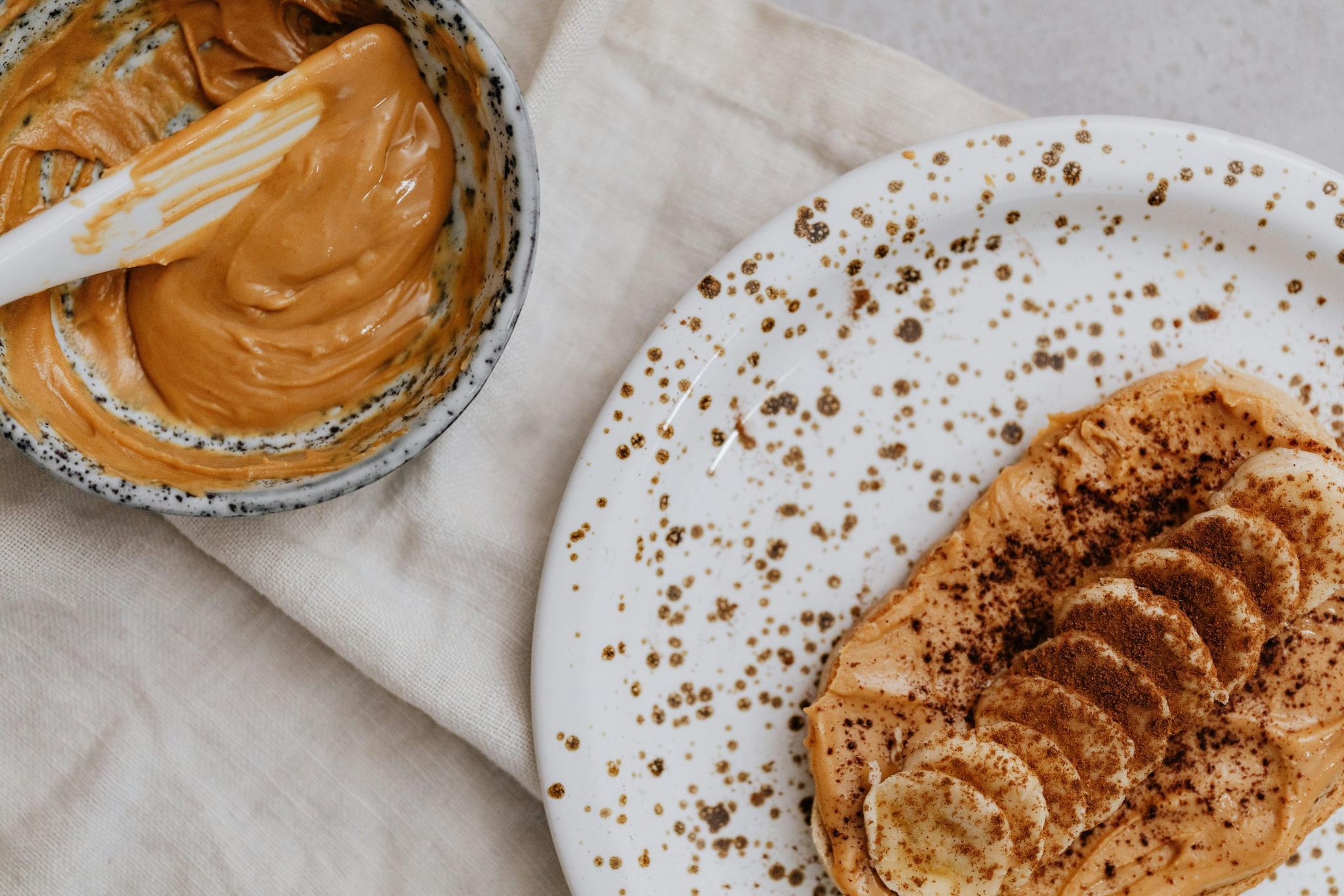 Peanut Butter Banana Toast: Peanut butter banana toast is both delicious and energizing. Spread natural peanut butter over whole-grain toast and top with banana slices. It offers a great mix of protein, healthy fats, and carbohydrates. This simple combination helps sustain energy levels and is perfect when you need a quick breakfast before rushing out. (Image: Pexels)