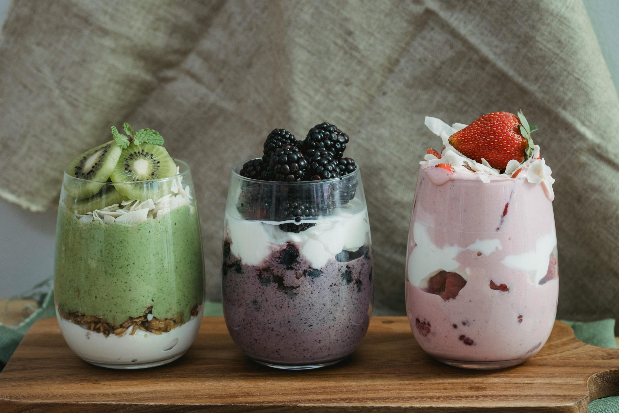Protein Smoothie: A protein smoothie is a fast, on-the-go breakfast option. Blend milk or plant-based milk with protein powder, banana, oats, and a spoon of nut butter. You can also add berries or spinach. It’s refreshing, filling, and delivers a powerful protein boost without requiring any cooking or cleanup effort. (Image: Pexels)