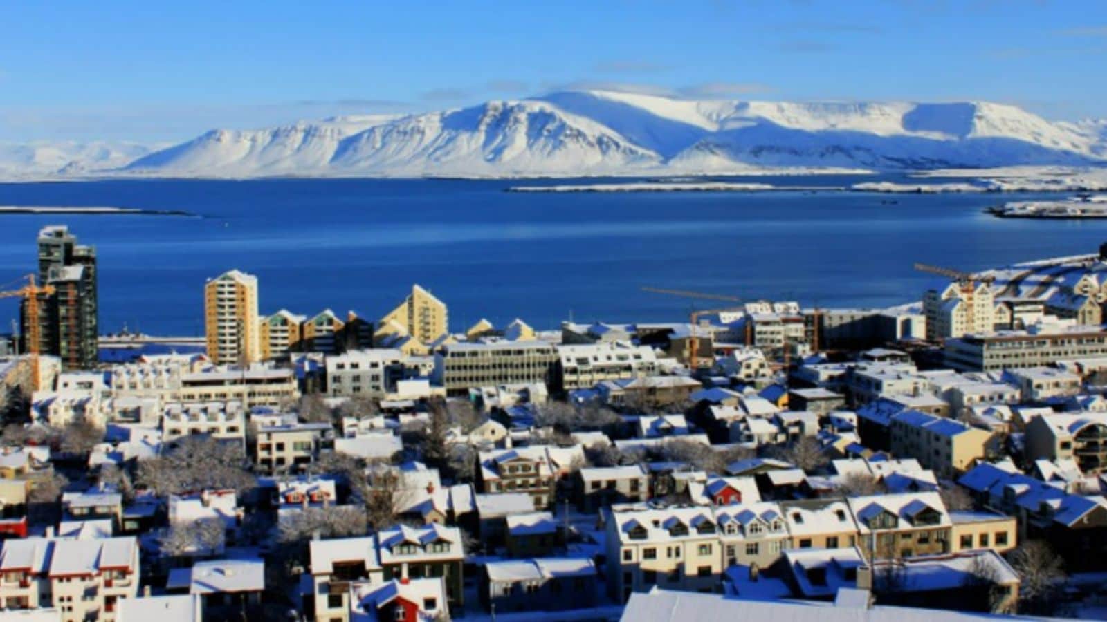 Iceland (498,179 m3/capita): Iceland tops the global list due to its staggering combination of massive glaciers, active volcanic water tables, and a tiny population. Heavy subarctic precipitation continually recharges its pristine, hyper-abundant rivers and underground aquifers safely out of reach from heavy pollution.