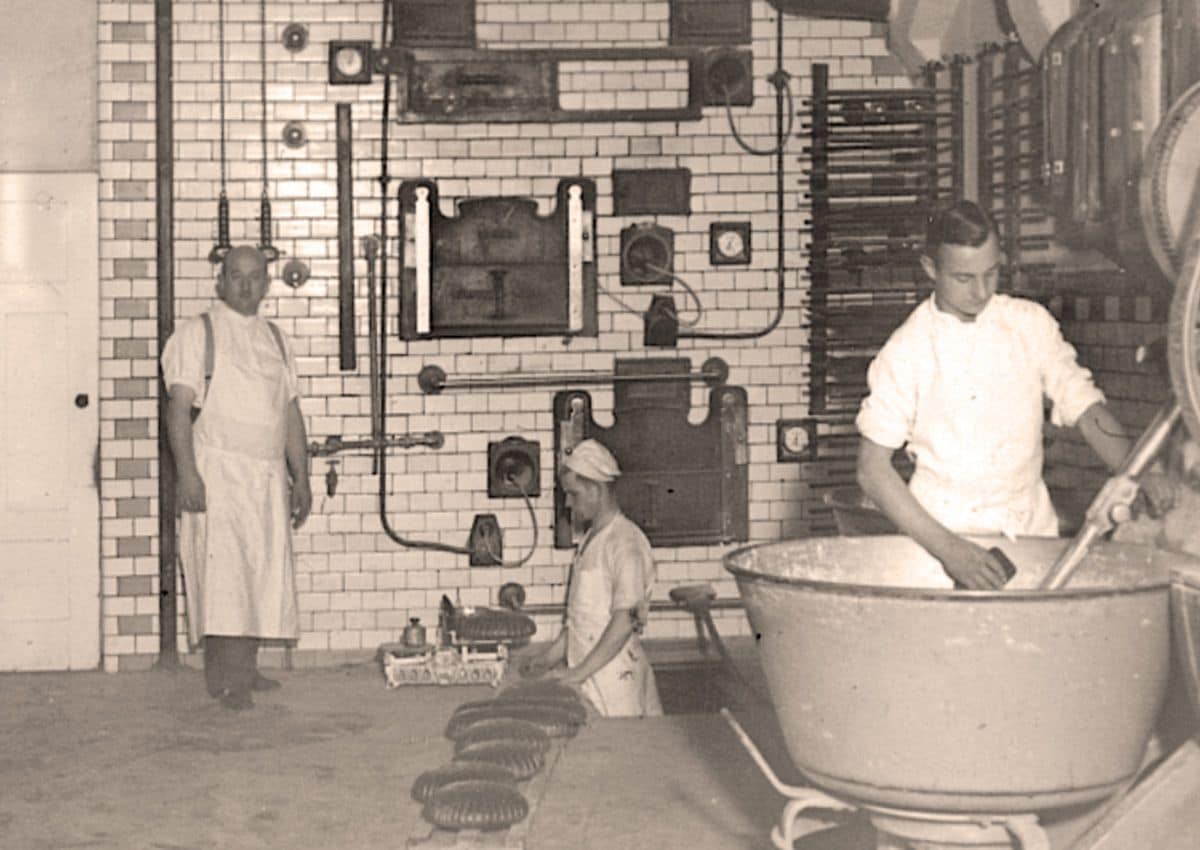 In 1939, the company’s growth changed significantly after it started manufacturing glucose biscuits. The company reportedly secured a licence to supply biscuits to the British Army during World War II. This helped Parle expand production and increase its reach across the country. Eventually, it became a recognised name in Indian households. In 1939, the company’s growth changed significantly after it started manufacturing glucose biscuits. The company reportedly secured a licence to supply biscuits to the British Army during World War II. This helped Parle expand production and increase its reach across the country. Eventually, it became a recognised name in Indian households.