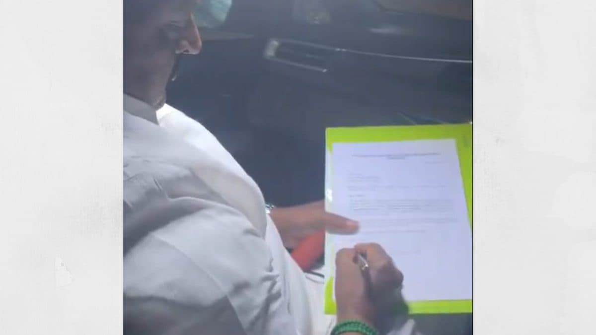 Dhinakaran Dials Police Over 'Forgery' As TVK Shares 'Proof' Of AMMK MLA's Support