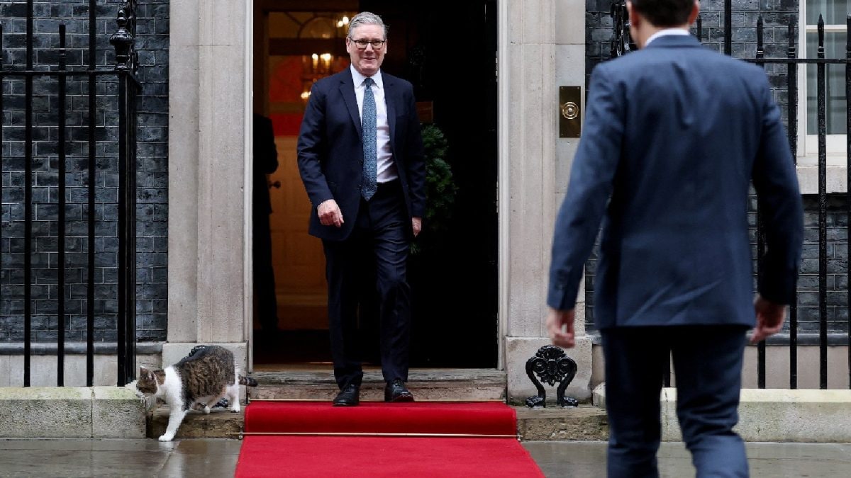 ‘Prime Ministers Come And Go’: Larry The Cat Goes Viral During Starmer Crisis