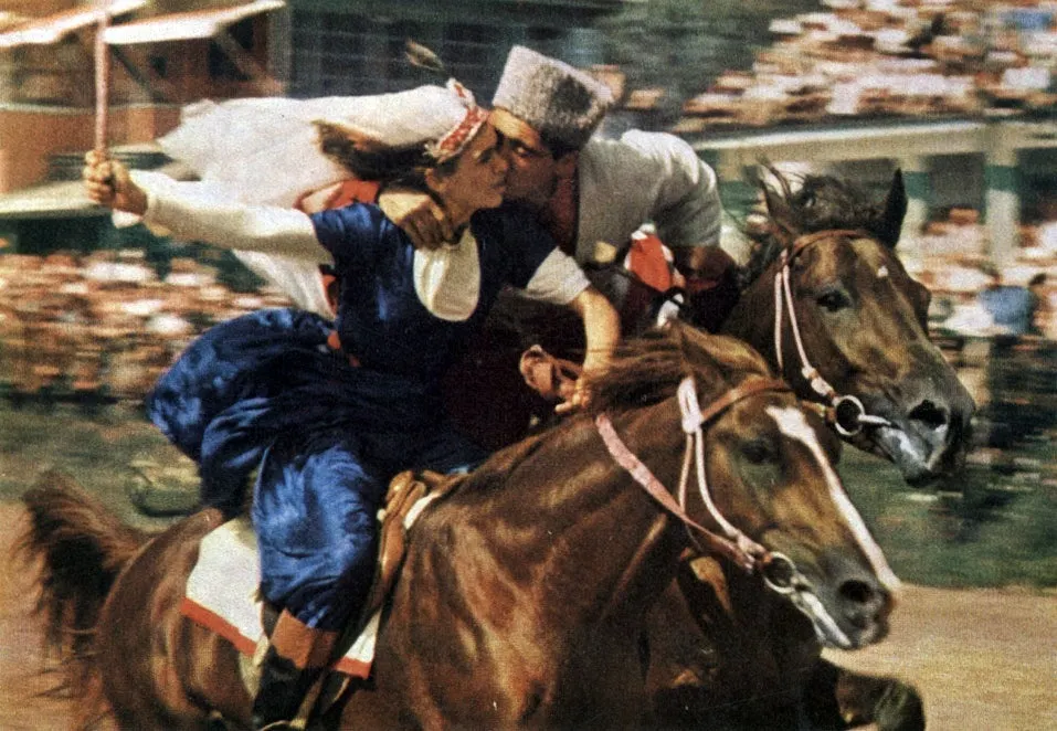 The rules are simple! Dressed in traditional Kazakh clothing, a young man on horseback waits at the standing line as a girl gallops past him at full speed from behind. He then gives chase and attempts to catch up with her before she reaches the finishing line. (Image: Instagram/ @var.yox)
