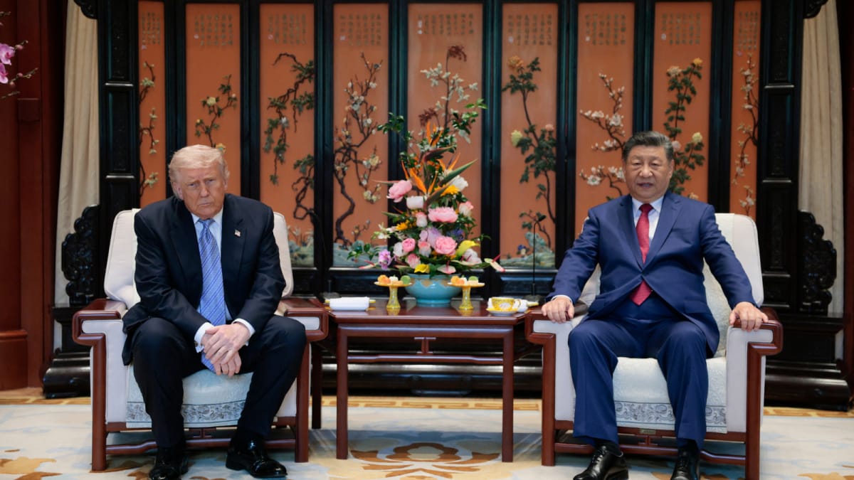 As Trump Dined On Chinese Delicacies With Xi, Press Got McDonald’s Served In Vans