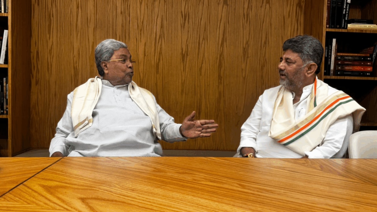 Siddaramaiah, Shivakumar Strike Unity Pose Amid Congress Leadership Buzz