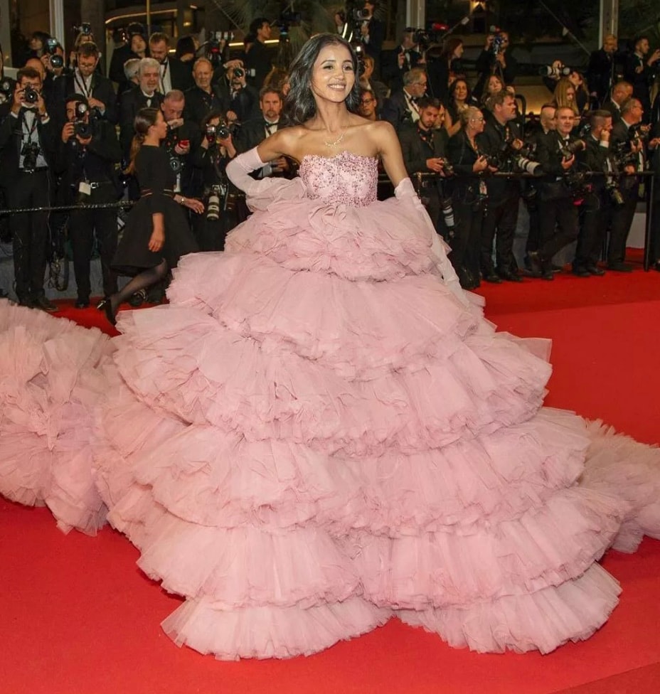 Nancy Tyagi DIY Dress (2024)" Bring the talk "creator" In a twist for the festival, Indian fashion influencer Nancy Tyagi went viral for wearing a huge hand-stitched pink dress, which she made herself using 1,000 meters of fabric. Its story of craftsmanship "DIY" The luxury that captured hearts online.