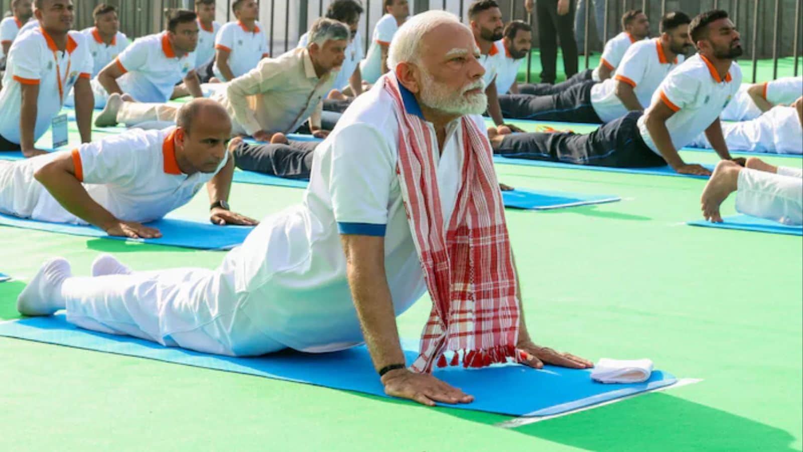 पीएम मोदी योग