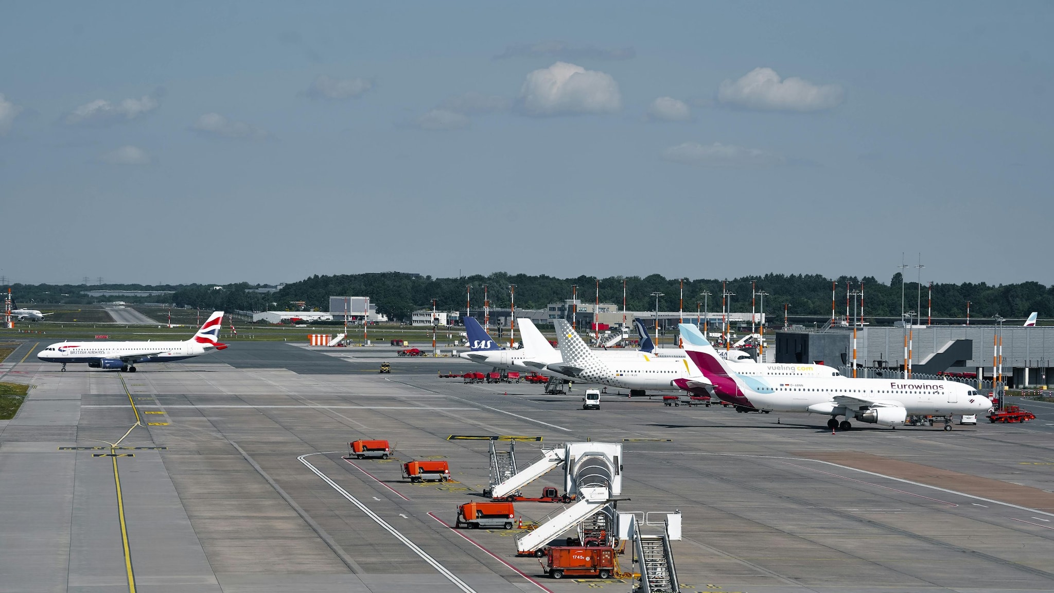 Seoul Incheon (ICN) – 16.8 Million Tonnes: Incheon has climbed the rankings as a major East Asian transit point. Its high emissions stem from its dual role as a massive passenger hub and one of the world's largest cargo gateways. The energy required to maintain its massive terminal infrastructure, combined with heavy flight traffic, cements its position. (Representative Image: Pexels)