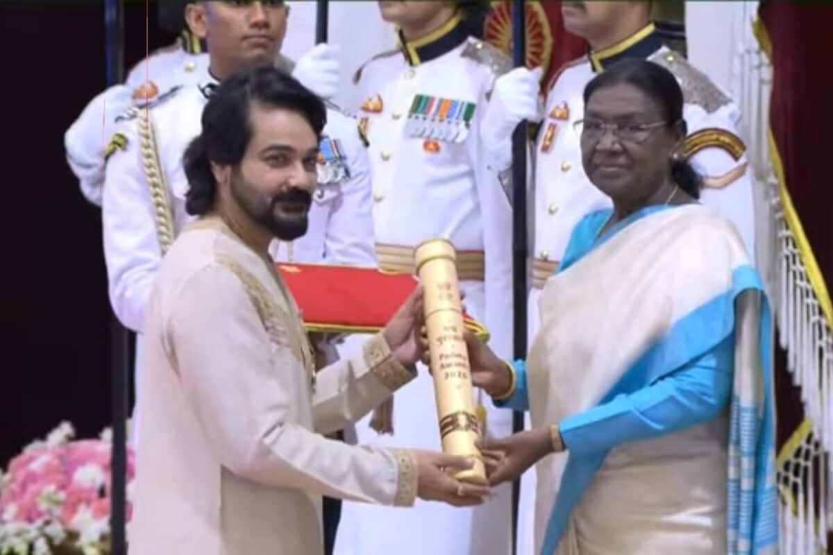 Prosenjit Chatterjee Receives Padma Shri From President Droupadi Murmu For Contribution To Cinema